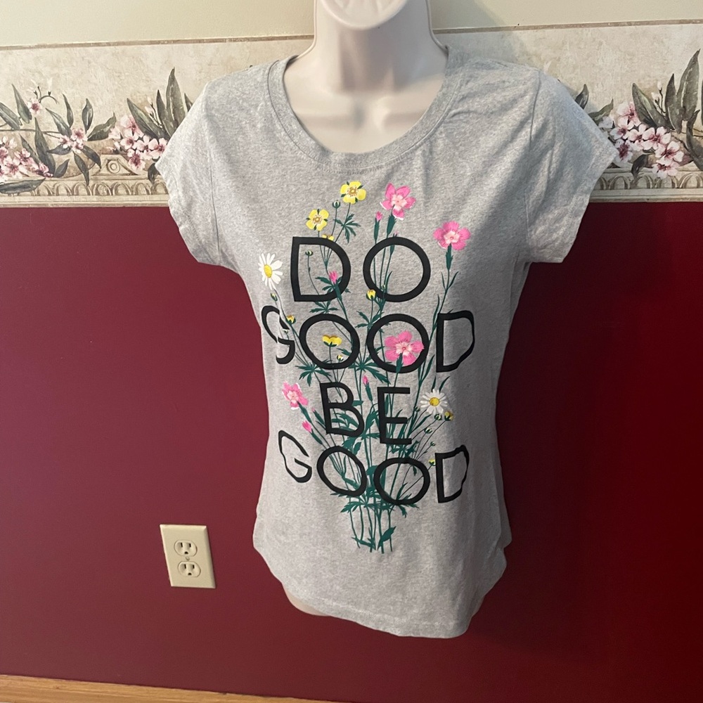 Wound Up Gray Tee with Decorative Logo